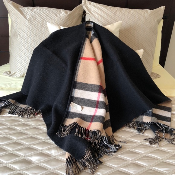 Burberry Merino Wool Exploded Check Fringe Cape - Picture 4 of 8